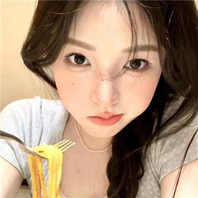 一位站立的人